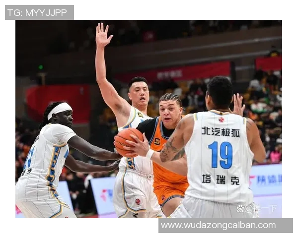 2013年CBA青岛队与北京队激战回顾精彩瞬间与赛场亮点分析