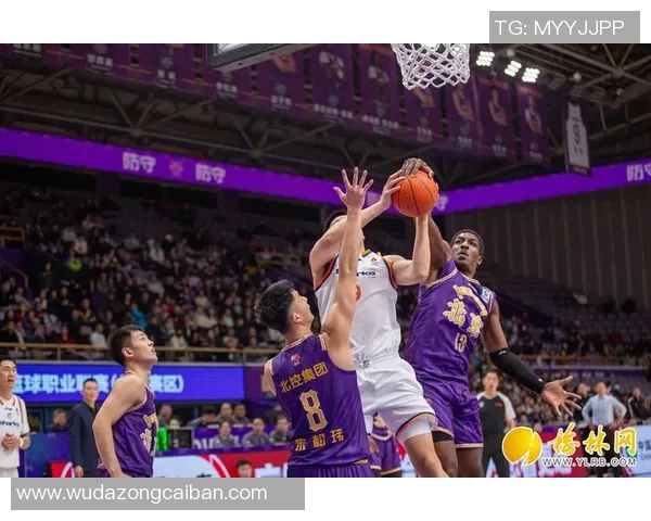 CBA赛程精彩对决上海队迎战广东队全力争胜展现篮球魅力