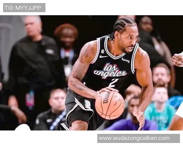 2019年快船与76人激战回顾球场上的精彩瞬间与战术较量分析