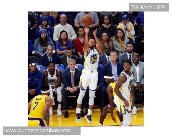 夏季联赛精彩对决湖人勇士争锋相对球迷热情高涨