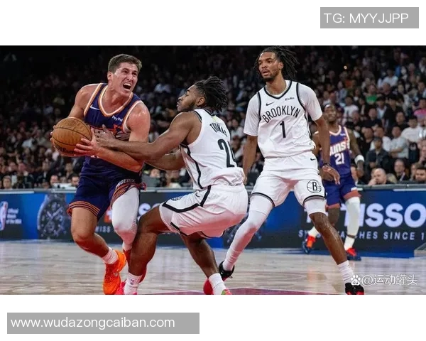 尼克斯与篮网激战正酣精彩对决引发球迷热议与期待
