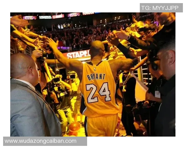 戈登与科比的传奇对决：篮球场上的巅峰对抗与辉煌时刻回顾